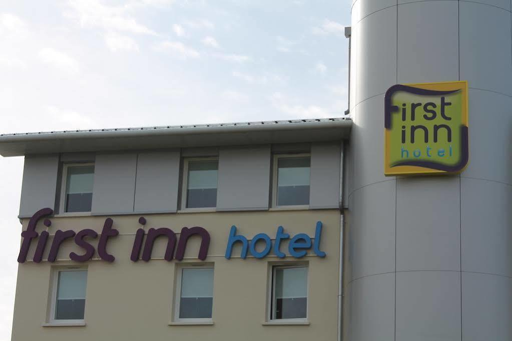 First Inn Hotel Paris Sud Лез-Юлис Экстерьер фото